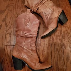 Lovely Gianni Bini soft Leather Boots